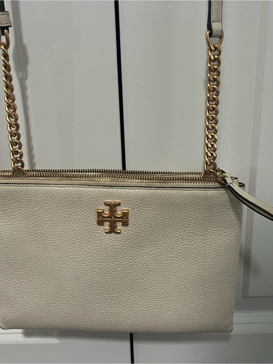 Tory Burch Handbags - Tory Burch Cream Pebbled Leather Crossbody with Gold Hardware